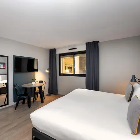 Staycity Centre Vieux Port Apart-hotel